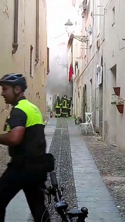 Cabina elettrica in fiamme, paura al centro storico di Alghero
