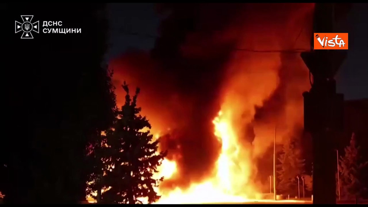 Guerra Ucraina, attacco russo su Sumy, in fiamme una stazione di servizio