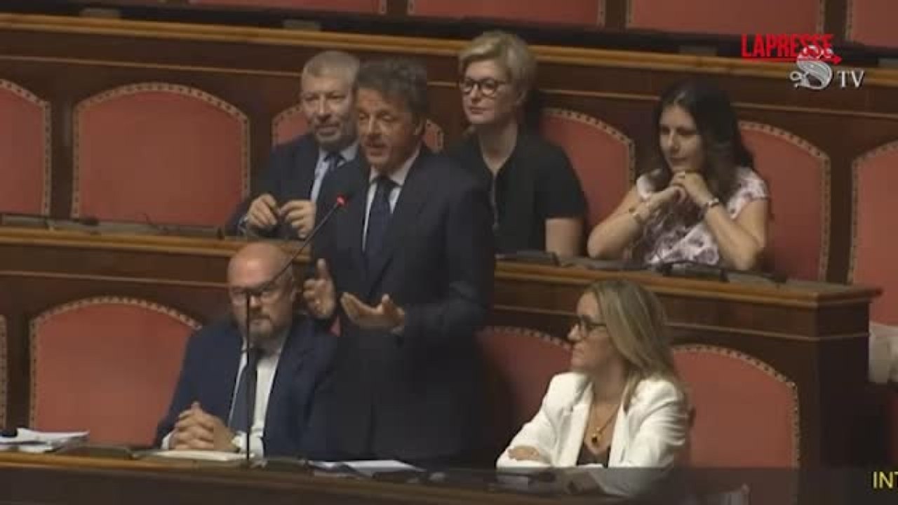 L'affondo di Renzi su Salvini: «Ci dica se va al Viminale, i pendolari ne sarebbero felici»