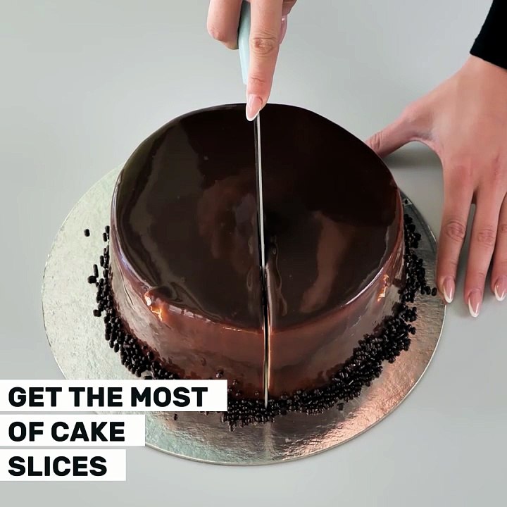 Here's a slicing hack to get more cake pieces🍰