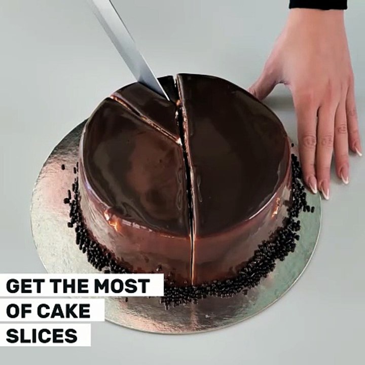 Here's a slicing hack to get more cake pieces🍰