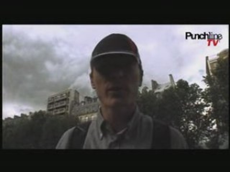 Piéton , homme de passage , pour Punchline TV
