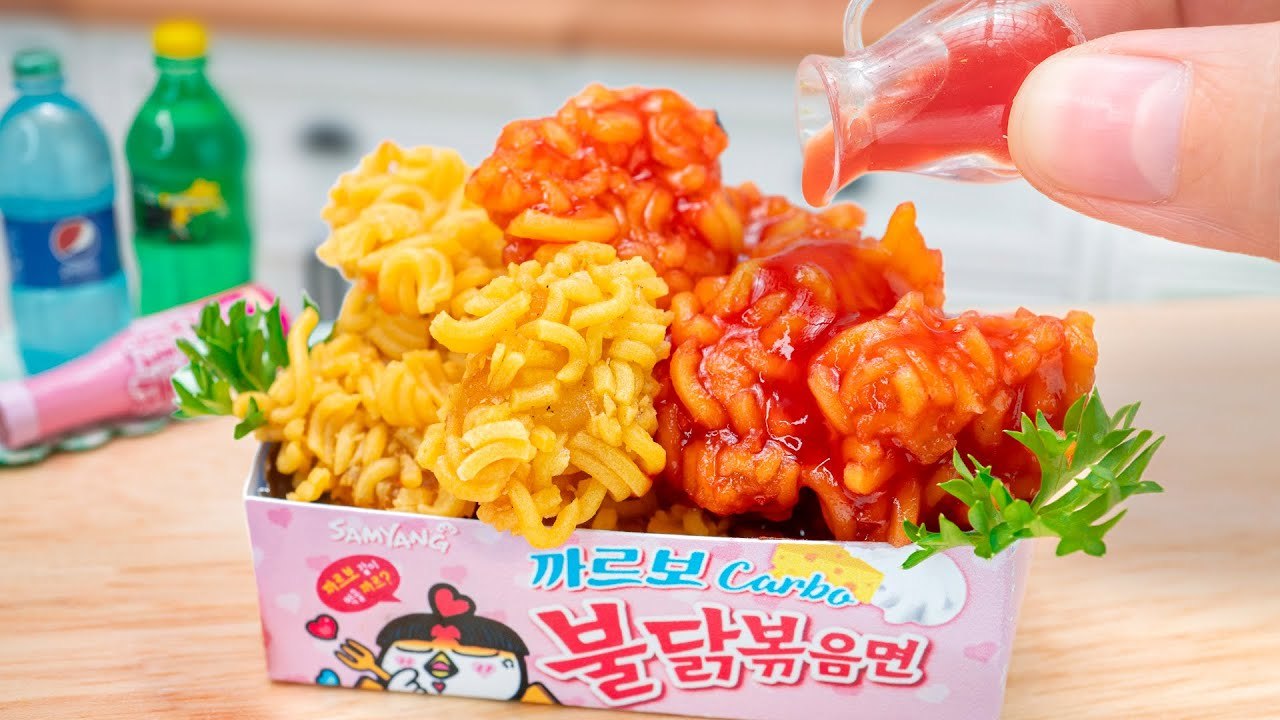ASMR Cooking Spicy Fried Chicken, Samyang Noodle in Miniature Kitchen 🌶️ 🍗 Mini Yummy Recipe Idea
