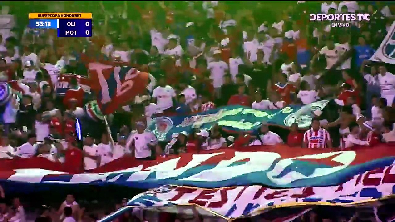 Emmanuel Coello marca el primer gol de Olimpia ante Motagua en la final de la Supercopa