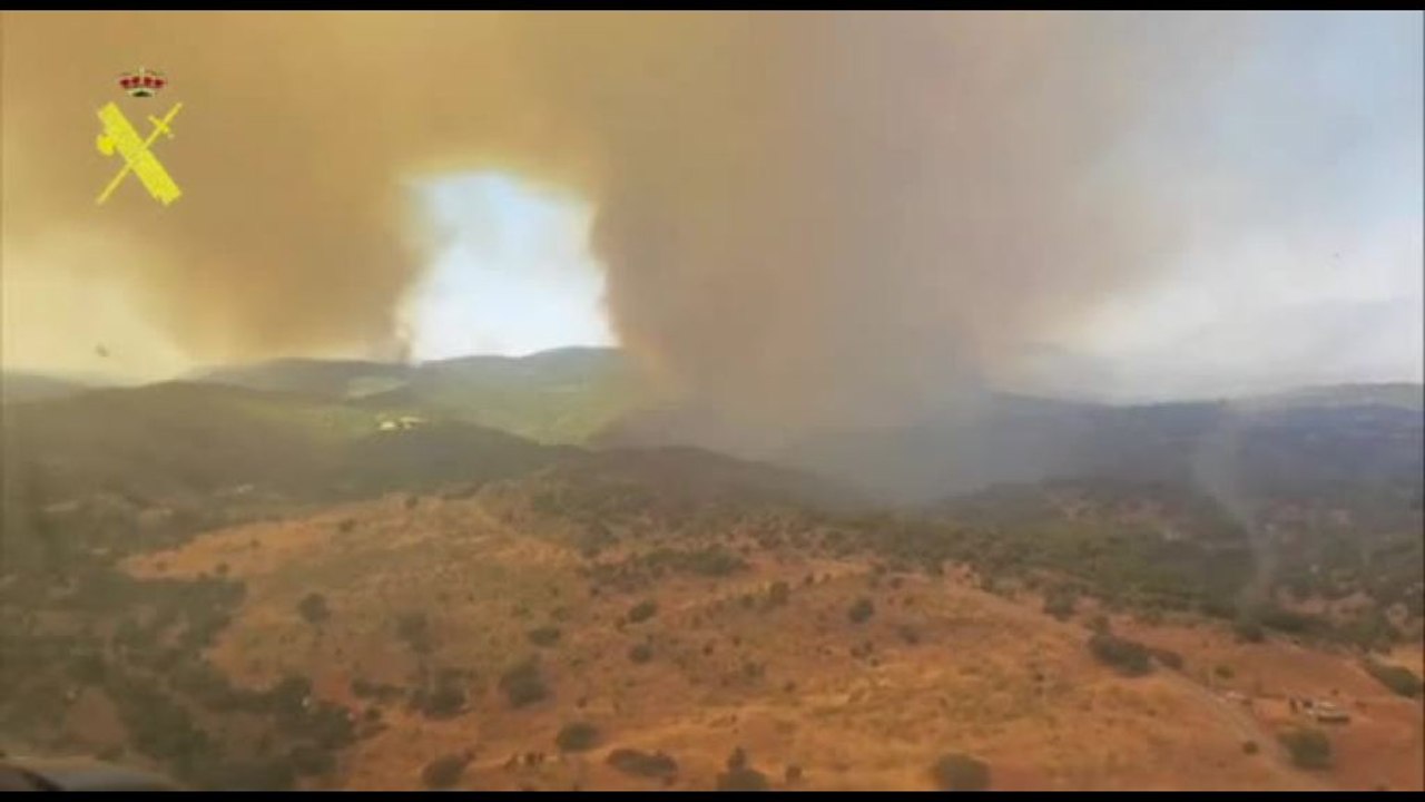 Le immagini aeree dell'enorme incendio in Spagna