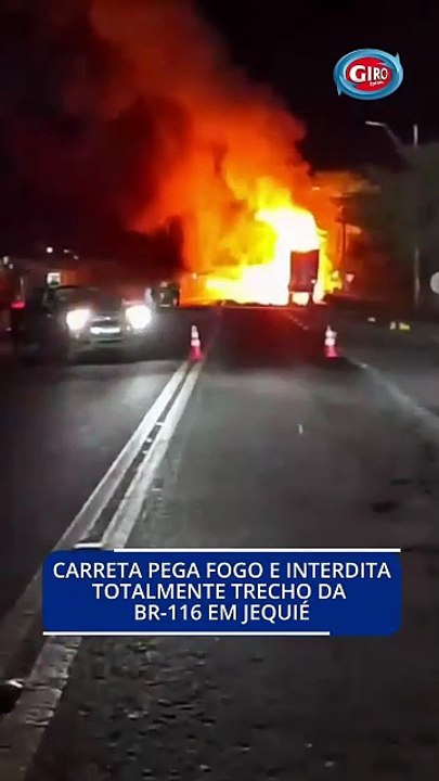 Carreta pega fogo e interdita totalmente trecho da BR-116 no interior da Bahia