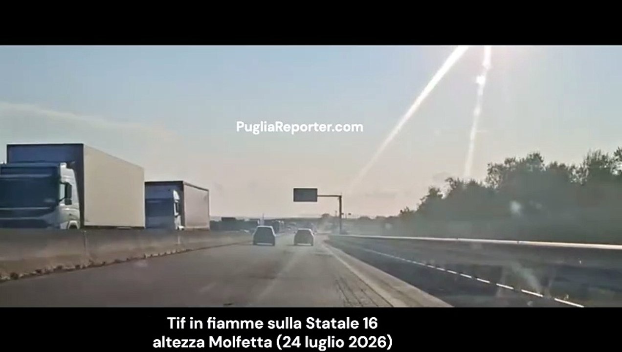 Incendio sulla Statale 16: traffico bloccato tra Molfetta e Bisceglie (24 luglio 2026) - video