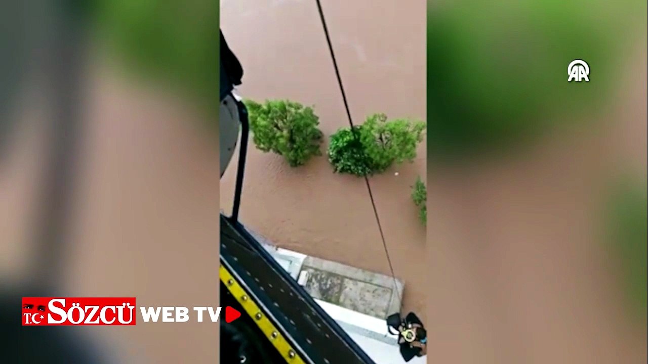 Hindistan'da sel nedeniyle mahsur kalan balıkçı kurtarıldı