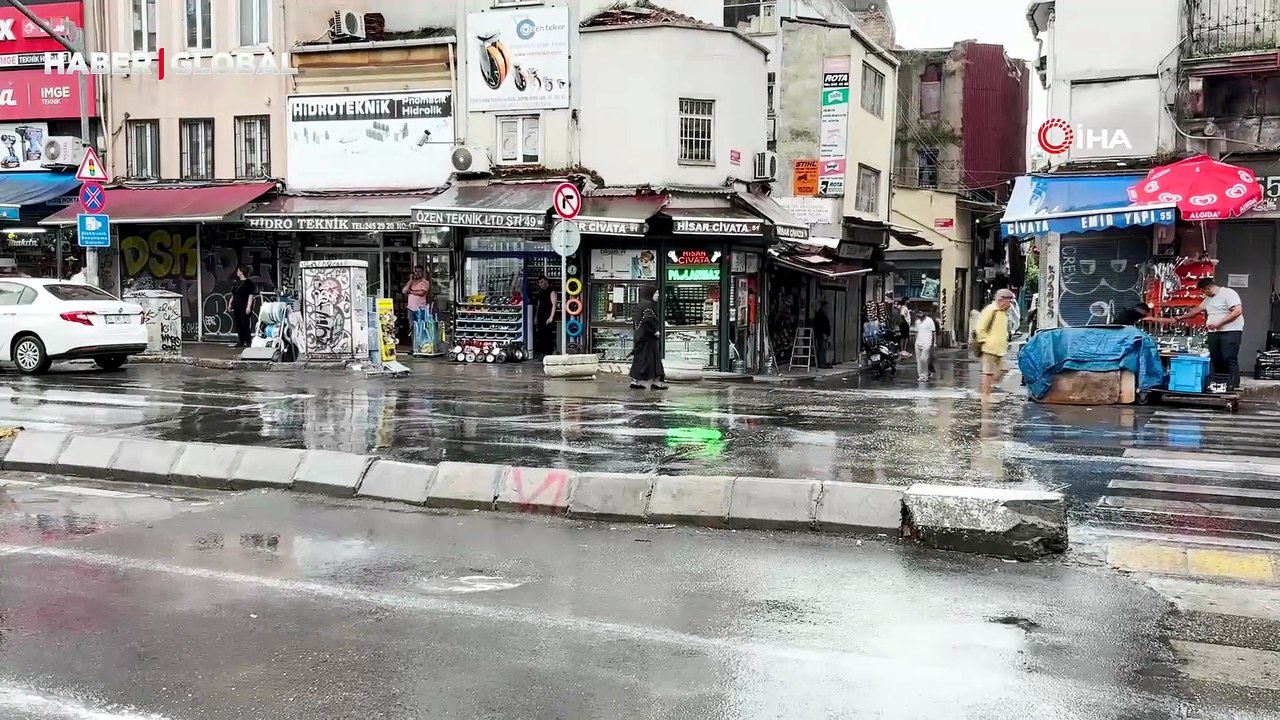 İstanbul'da sağanak yağmur zor anlar yaşattı!