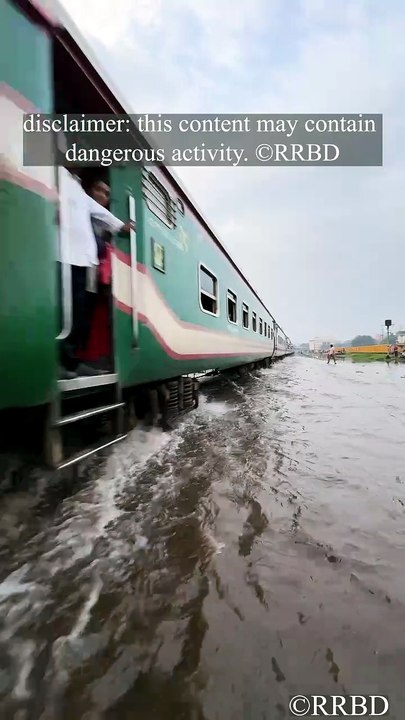 Train running over water! 🚆🌊