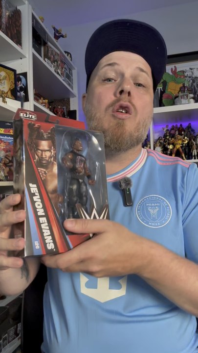 Unboxing figurine Je’von Evans
