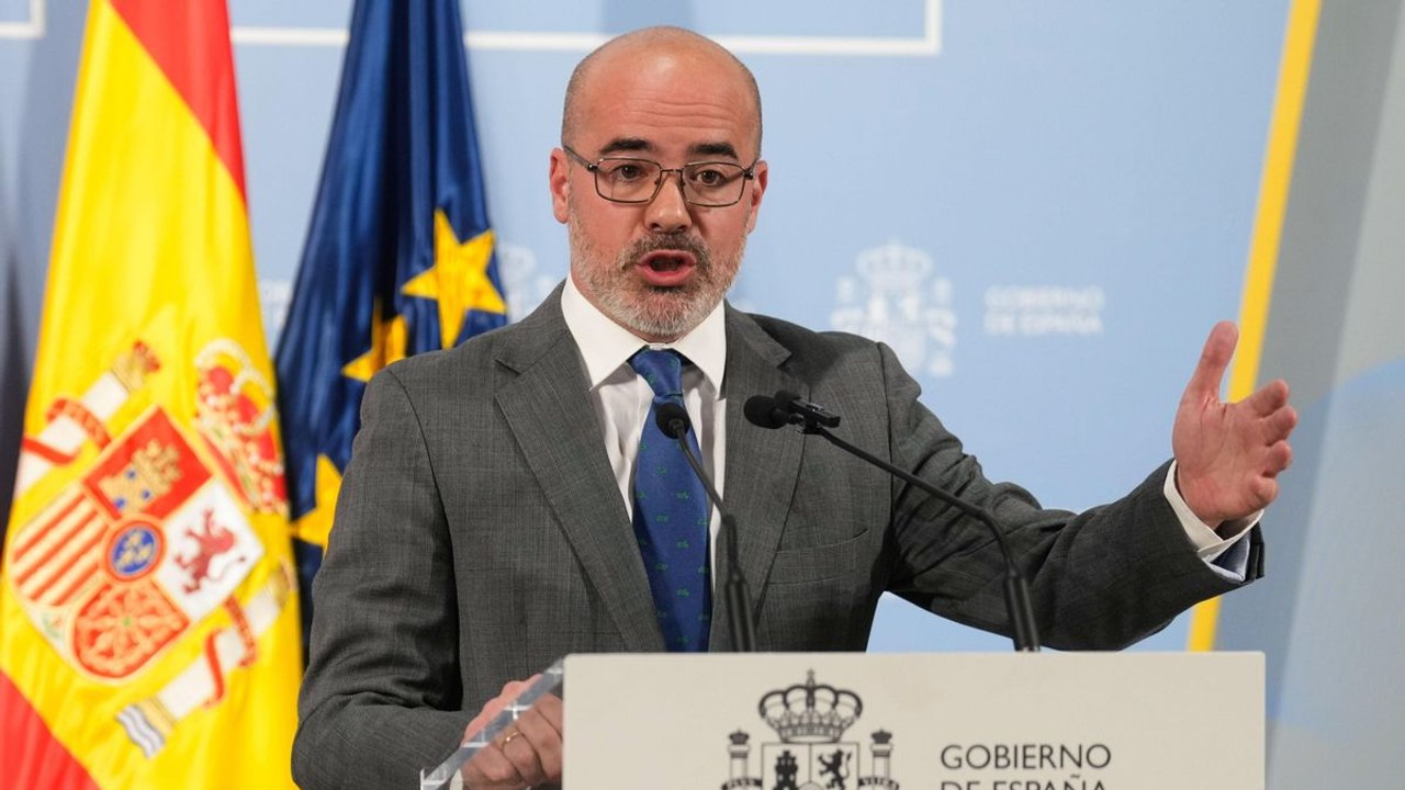 El delegado del Gobierno en Madrid se suma a la vomitiva doctrina Sánchez con los incendios: "Si quieren ayuda, que la pidan"