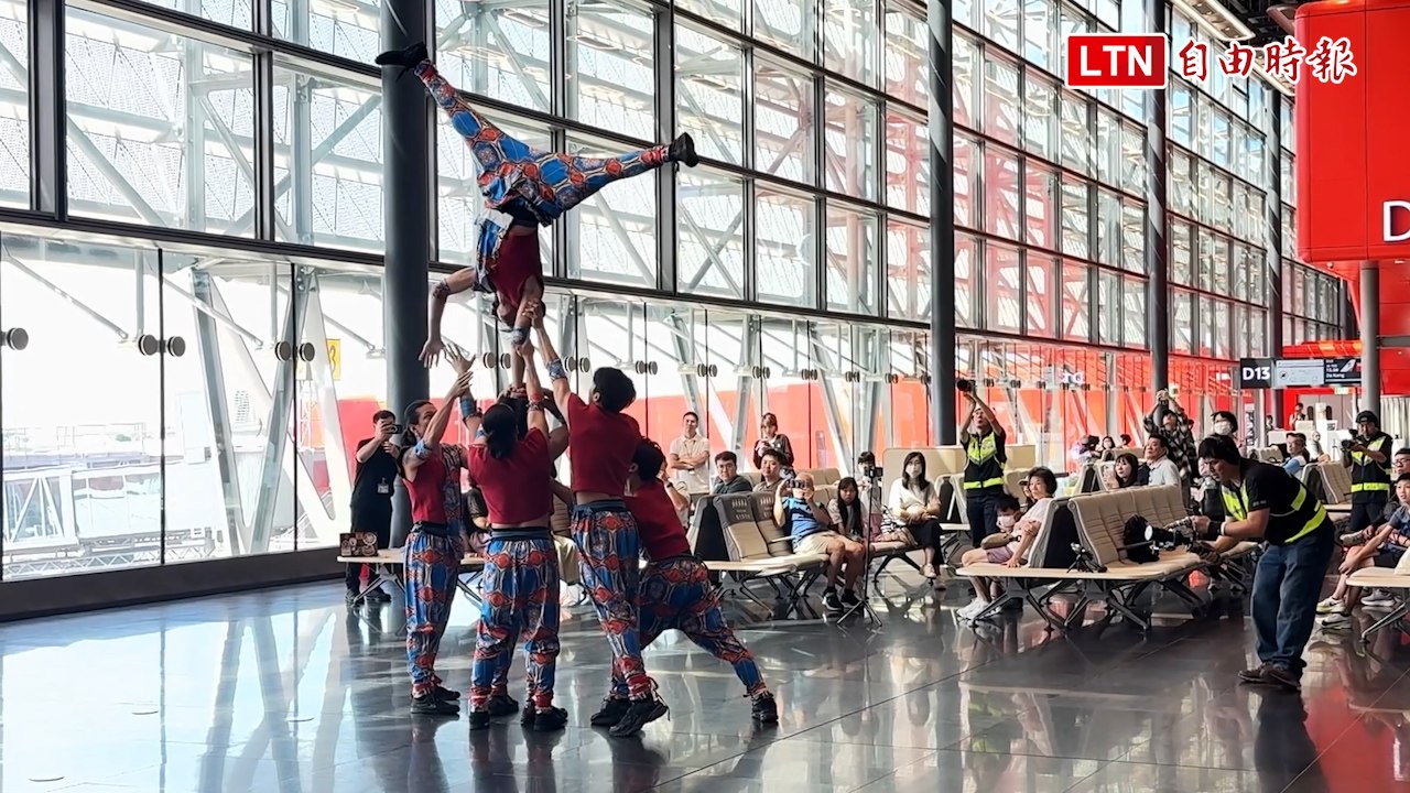 桃機第三航廈變身文化舞台 現代馬戲驚艷旅客