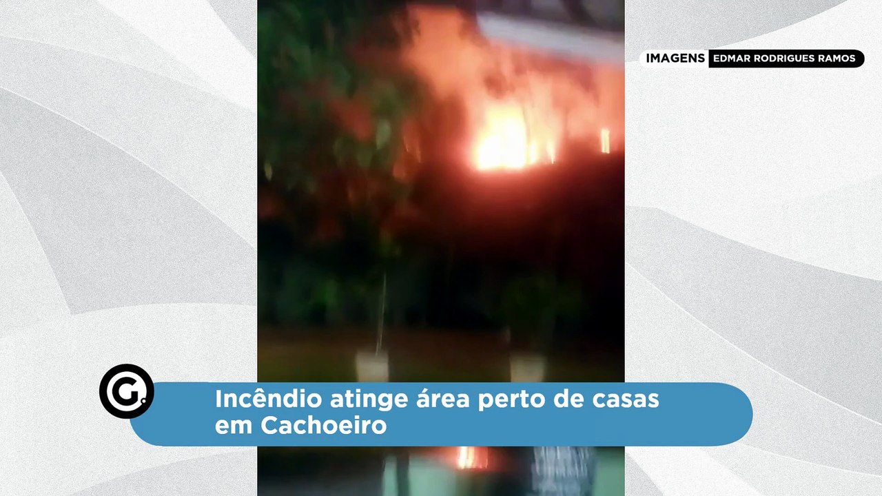 Incêndio atinge área perto de casas em Cachoeiro