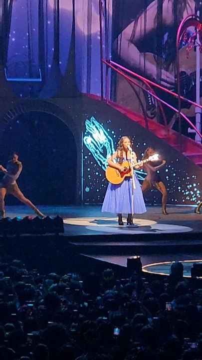 Début de concert de Laufey à Paris ✨