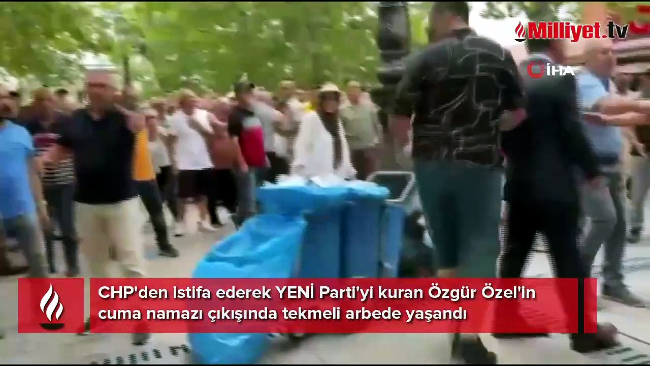 Özgür Özel'in cuma namazı çıkışında arbede! YENİ Parti'li vekilden vatandaşa tekme