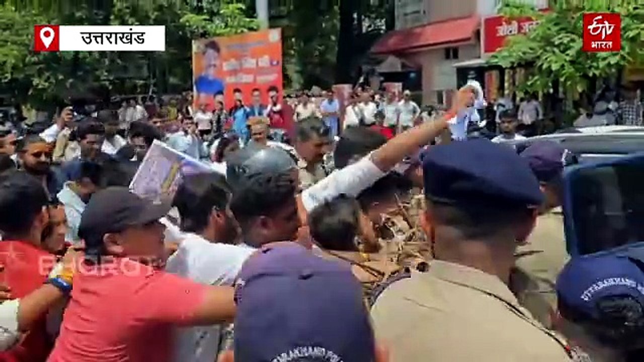 दिल्ली लाठीचार्ज की चिंगारी से उत्तराखंड में उबाल, छात्रों ने किया प्रदर्शन, विधायक भी हमलावर
