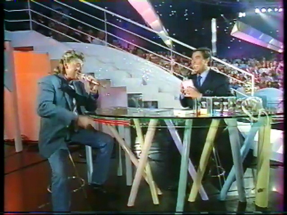 1992 - Johnny Hallyday fait la promotion de Bercy 92 et chante Toute la musique que j'aime avec Florent Pagny dans Sacrée Soirée sur TF1 (2 Septembre)