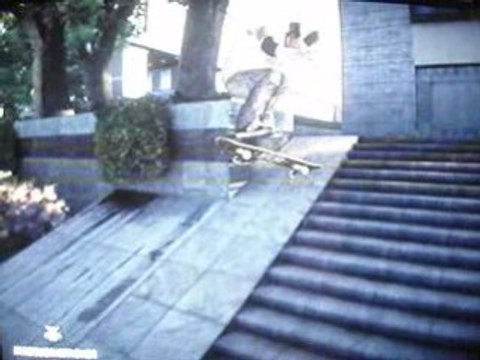 Ea Skate. Gros Gap marches a coté de l'hopital