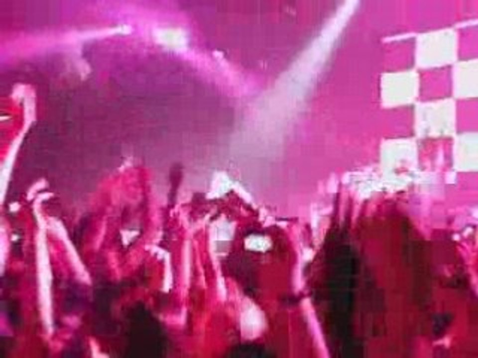 Forest National - 21.06.08 - Avril Lavigne - Girlfriend