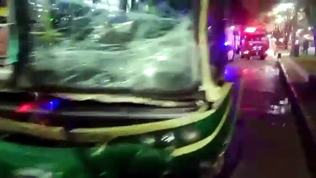 Brutal choque entre un colectivo y un auto en Palermo: dos mujeres heridas