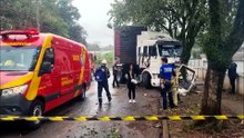 Homem morre após ser atropelado por caminhão em frente à Delegacia da Polícia Civil