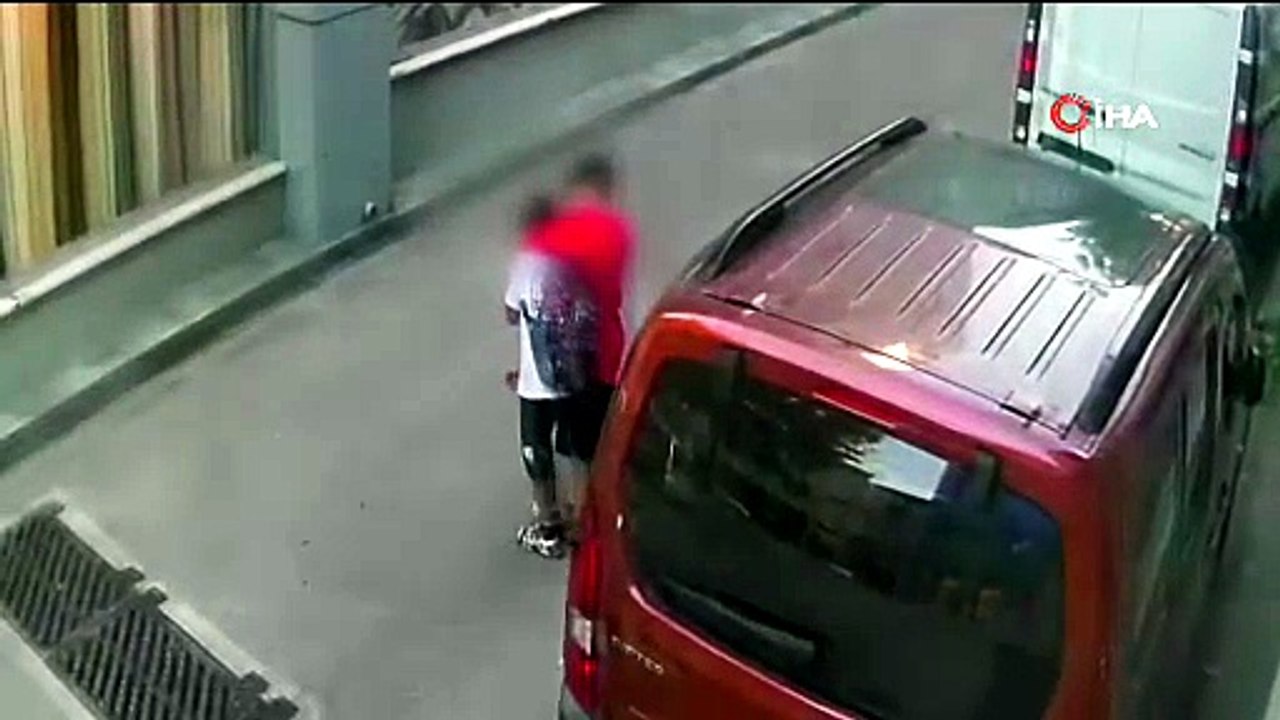 Küçük Çocuk Yol Ortasında Dehşeti Yaşadı!