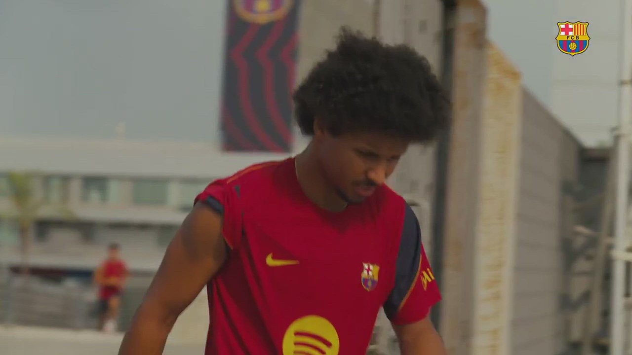 Adeyemi completa su primer partido con el FC Barcelona