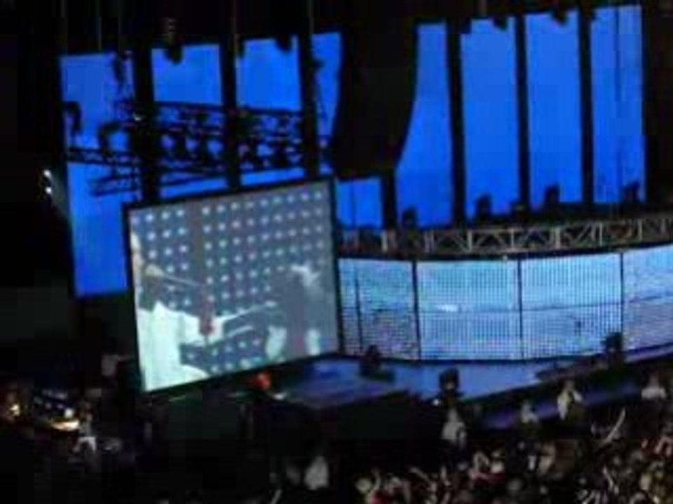 Bill schenkt Georg ne Mickey Maus