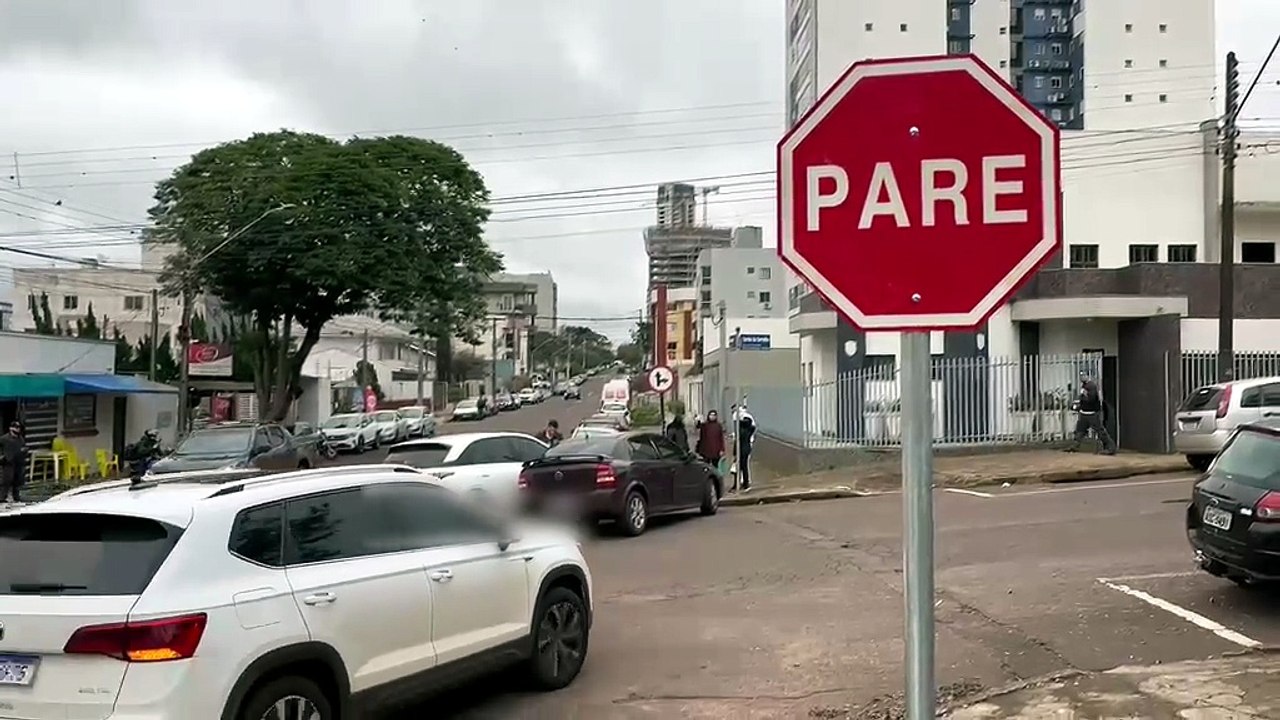 Astra e Geely batem em cruzamento na região central de Cascavel