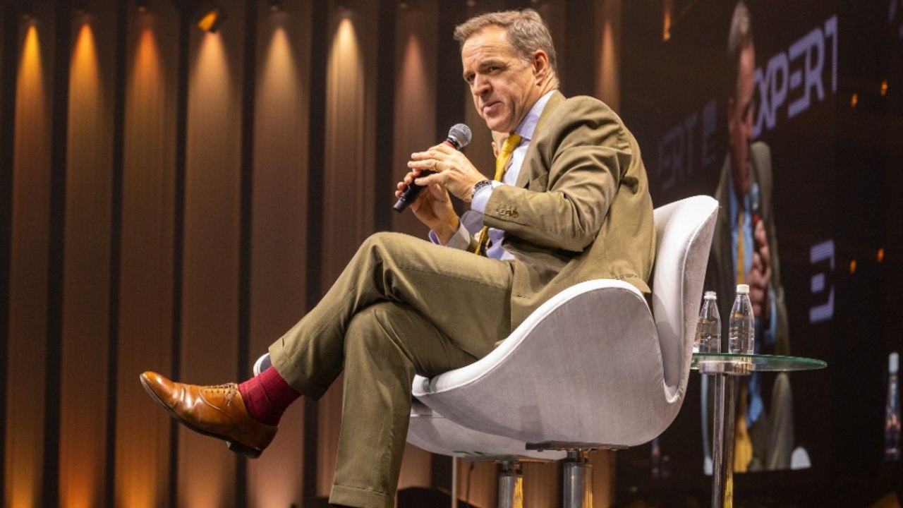Niall Ferguson: “O Brasil está condenado a ficar no meio” da disputa entre EUA e China
