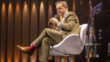 Niall Ferguson: “O Brasil está condenado a ficar no meio” da disputa entre EUA e China