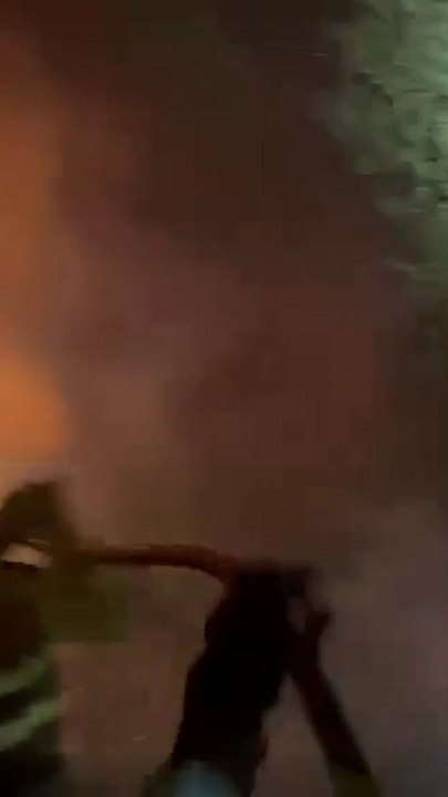 Firefighters defend homes from Spain wildfire