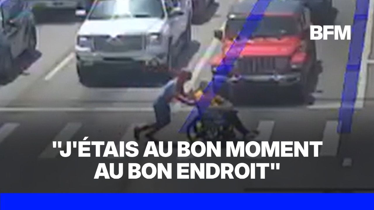 États-Unis: un homme déguisé en Spiderman aide une personne en fauteuil roulant à traverser un passage piéton dans l'Arkansas