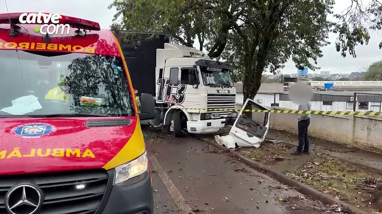 Trabalhador morre após ser esmagado por caminhão no Centro de Cascavel