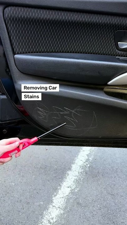 Fixing car stains with a quick and simple method