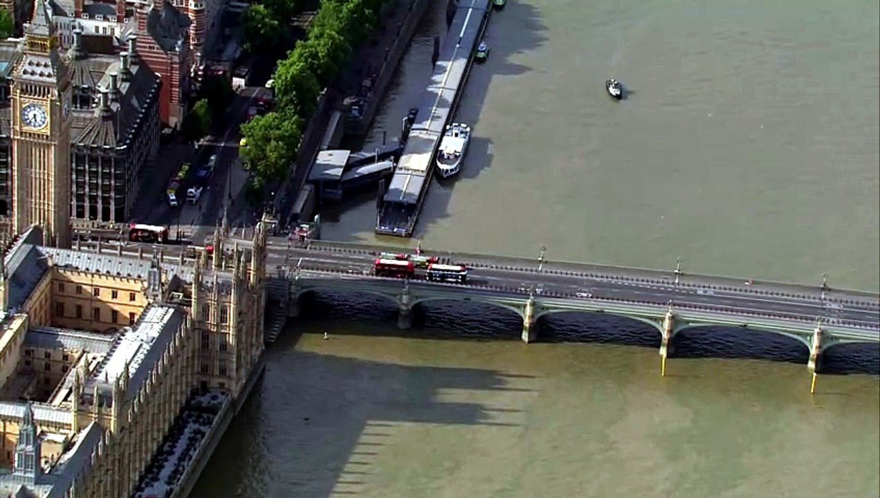 Officers injured after boat hit Westminster Bridge