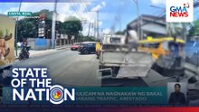 2 lalaki na na-hulicam na nagnakaw ng bakal mula sa truck habang traffic, arestado | SONA