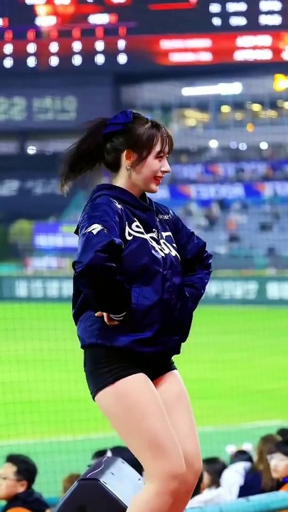 Stunning Korean KBO Cheerleader Energy at Incheon SSG Landers Field Cheerleader EP 172