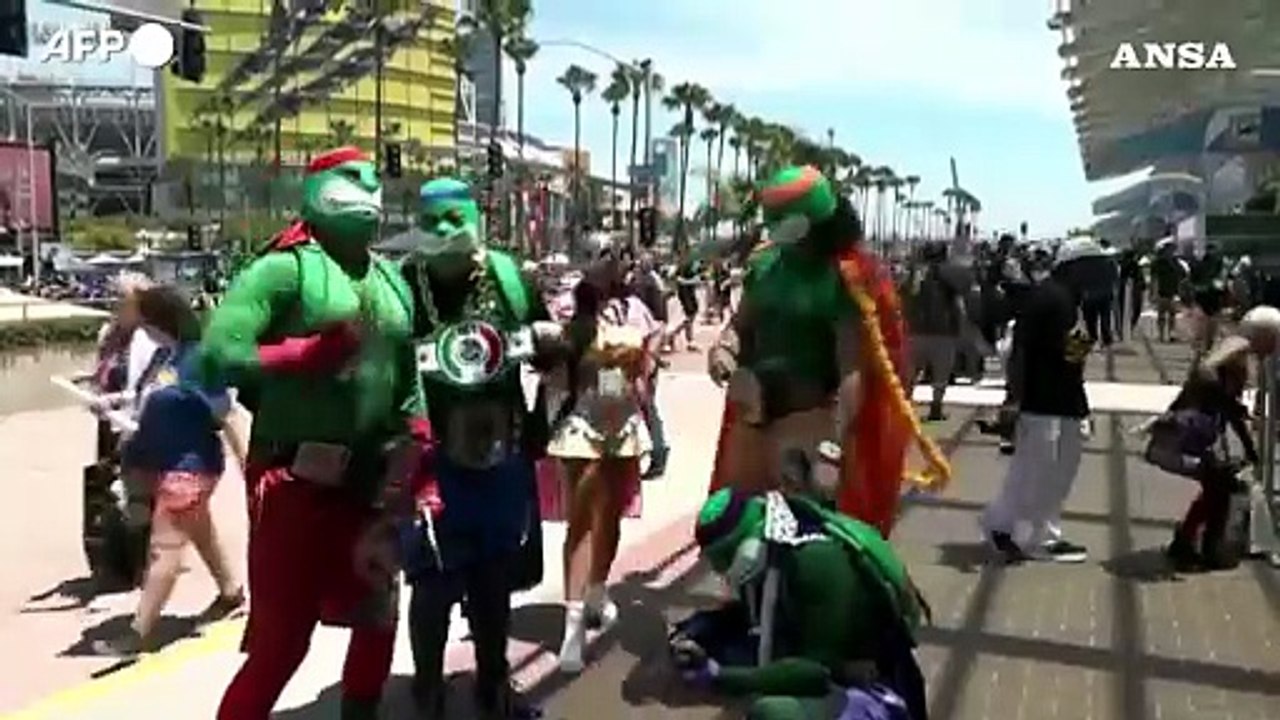 Cosplayer e appassionati di cultura pop al Comic-Con di San Diego