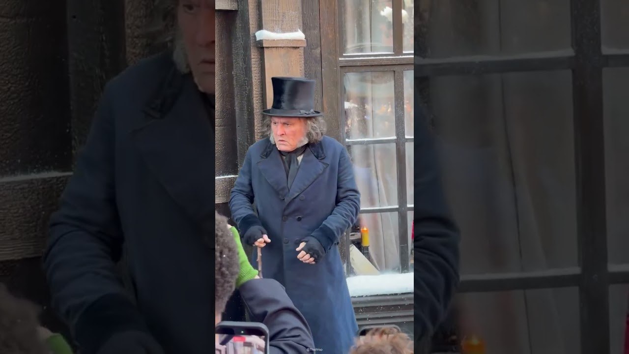 Johnny Depp est arrivé au Comic-Con de San Diego dans la peau de son personnage, Scrooge 😮 Le film