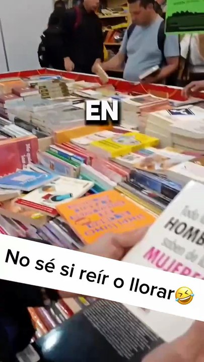 El libro perfecto no existe…🗣️🔥📚 ......#Humor #Amigos #fútbol
