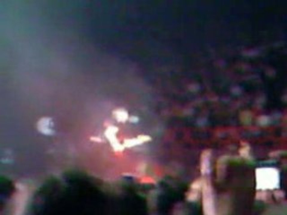 Roger Waters Another brick in the wall part 2 Paris 2007