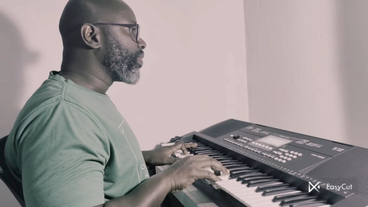 Primeiro vídeo: errei as notas, errei a letra, mas comecei! 🎹