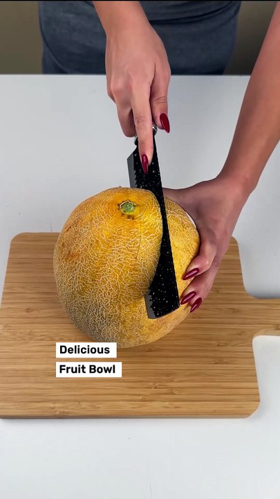 An edible fruit bowl you’ll love 🍈🔵🍓