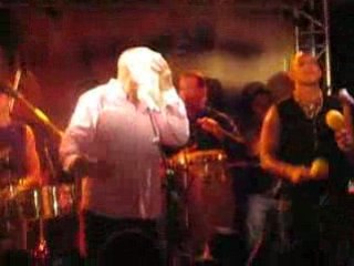 Court extrait du concert d' Oscar d' Leon new morning 7-7-08