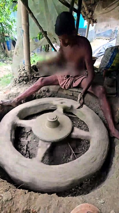 Art Of Making Clay earthen piggy bank
