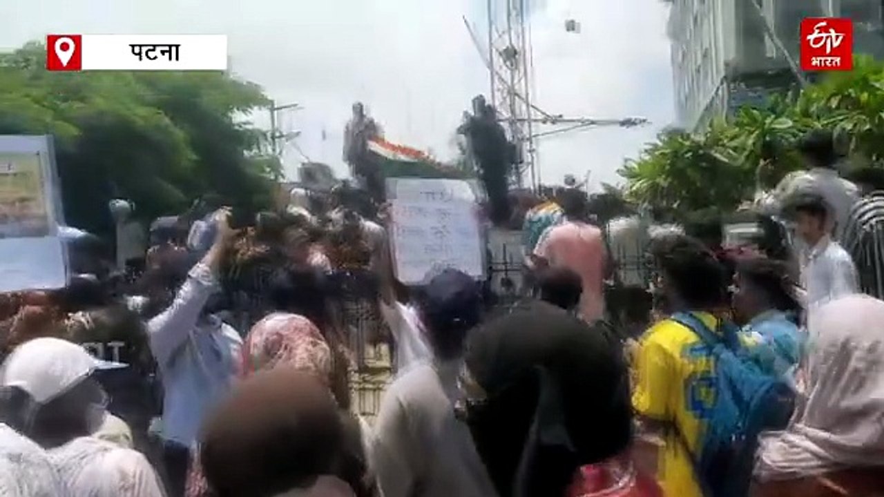 Bihar NEET Protest Live: छात्र संगठनों का बिहार बंद, पटना में तेज प्रताप पहुंचे छात्रों के बीच.. कई डिटेन