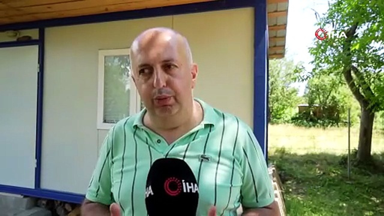 Kamelyadan kaçıp konteynere gizlendiler! Ayının gece baskını paniğe yol açtı