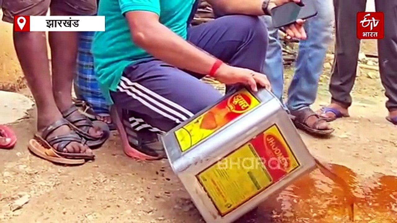 झारखंड: मिड डे मील में वाहन के मोबिल से बन रहा बच्चों का खाना! मसालों में भी मिलावाट